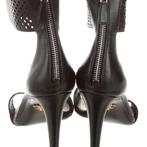 Prada heels in Black size 8 - Picture 4 of 7